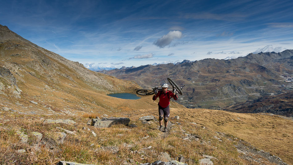 montée au collet Blanc : premier portage de la journée