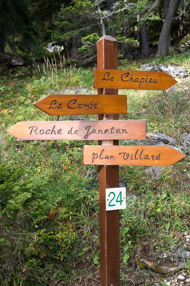 #12 Panneautage tout récent : et chemins bien entretenus, il faut le signaler Panneautage tout récent : et chemins bien entretenus, il faut le signaler