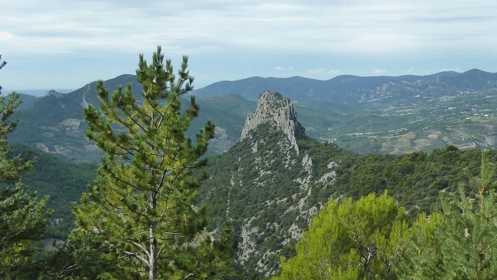 Rocher Saint Julien : on dirait un aileron de requin !