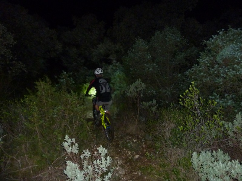 Vététiste dans la nuit : Leded quelque part dans la garrigue !!!