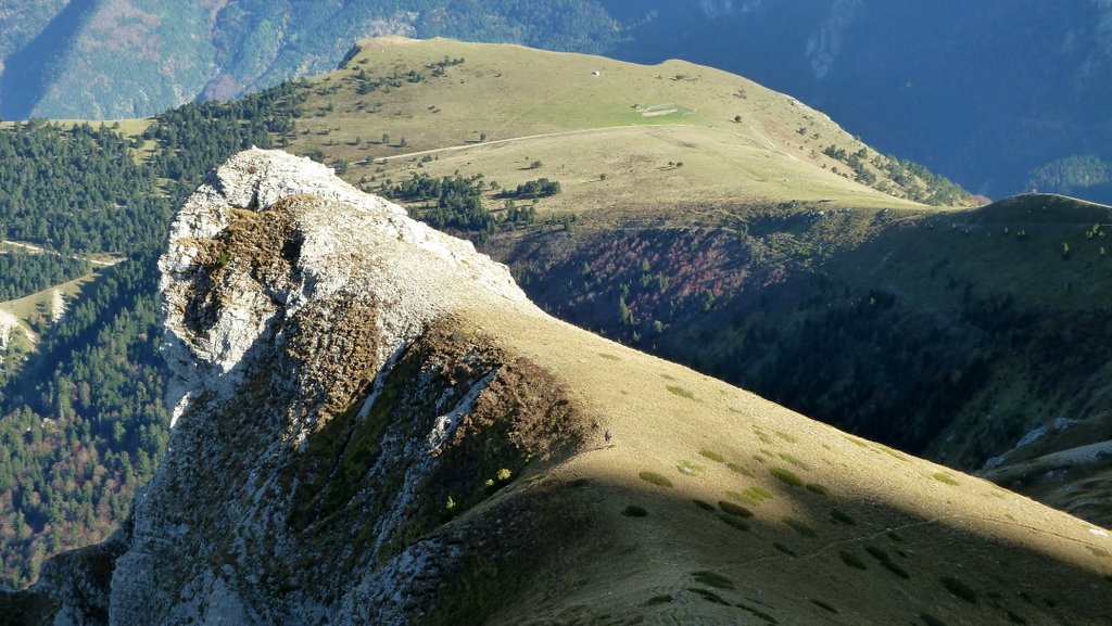 Crête de la Laisse : Fin de journée et fin de la crête de la Laisse avec son Bénitier