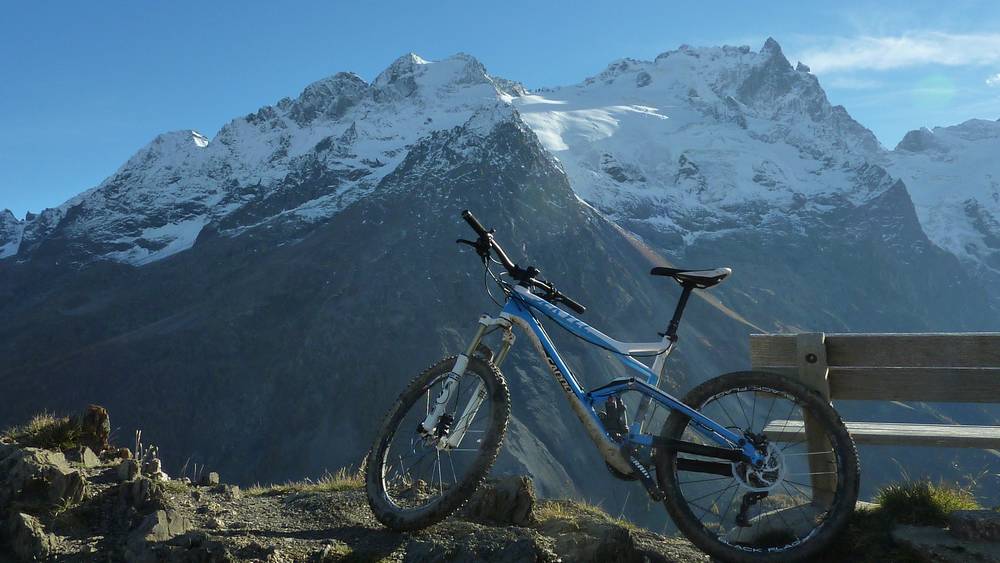 #12 Jolly Jumper : Il prend la pose devant la plus belle des montagnes... Jolly Jumper : Il prend la pose devant la plus belle des montagnes...