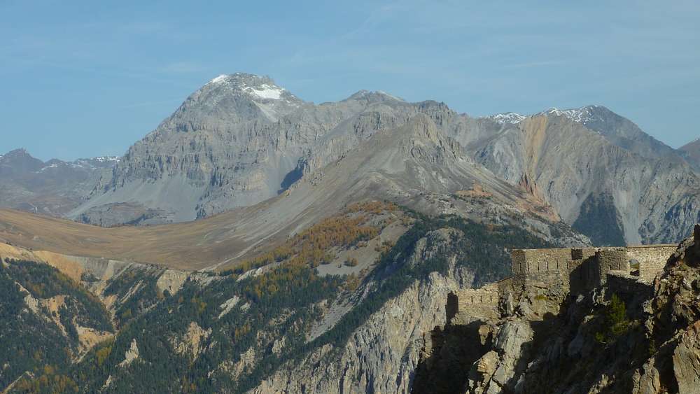 #11 Vue vers l Vue vers l'Italie : probablement le roi mage Balthazar au dessus du col des Thures