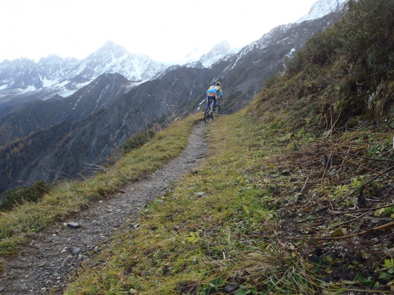 Sentier du Col du Mont Lachat. : Super sentier, qui est bien entretenu.