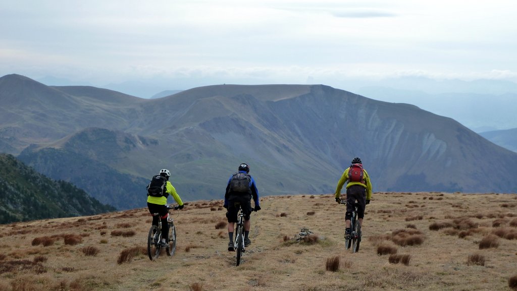 #15 Lâchez les freins : Fini les cailloux du Taillefer quoi que encore quelques sections cassantes en bas en forêt! Une très bonne descente au global. Lâchez les freins : Fini les cailloux du Taillefer quoi que encore quelques sections cassantes en bas en forêt! Une très bonne descente au global.