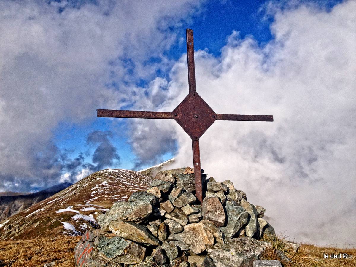 Croix au Piquet : Traitement HDR (et antirouille :) )