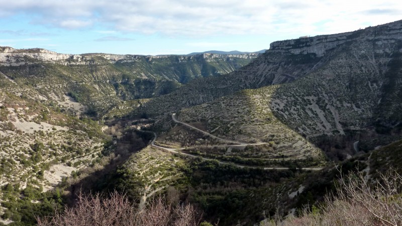 Cirque de Navacelles : et le village de Navacelles niché au fond