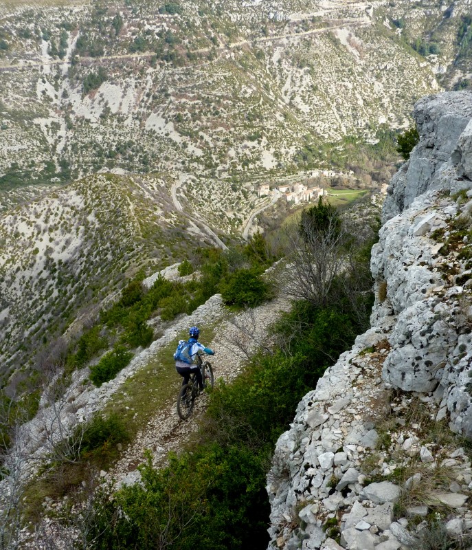 Pierre au milieu des cailloux : on plonge sur Navacelles