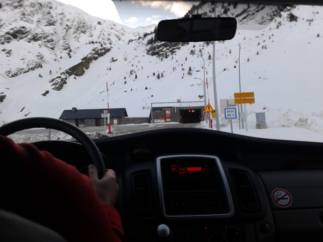 #1 photo 1 : Arrivée à l photo 1 : Arrivée à l'entrée du tunnel de Bielsa.Difficile à croire que l'on va pédaler à 40 bornes de là sous les pins et les oliviers.