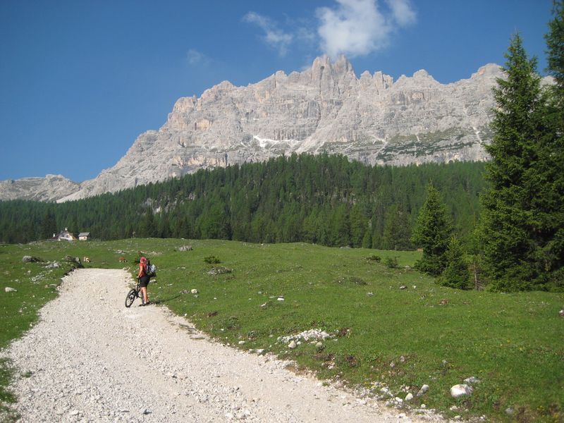 #1 Après le "mur goudronné&q : On est récompensé par les falaises de la Croda Da Lago. Après le "mur goudronné&q : On est récompensé par les falaises de la Croda Da Lago.