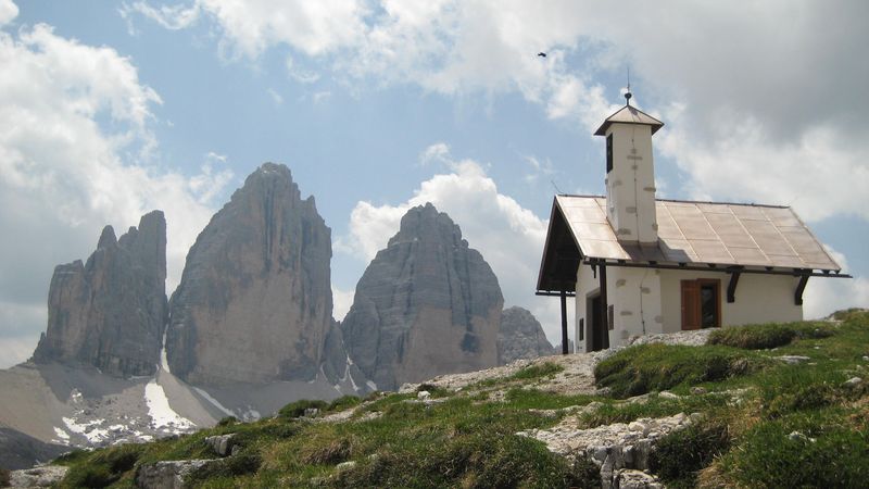 #7 La chapelle : Et les inévitables Tre Cime. La chapelle : Et les inévitables Tre Cime.