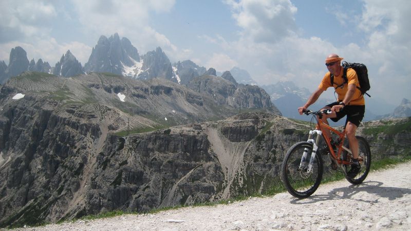 #1 l l'Ours : Face aux belles aiguilles du Cadin Di San Lucano.