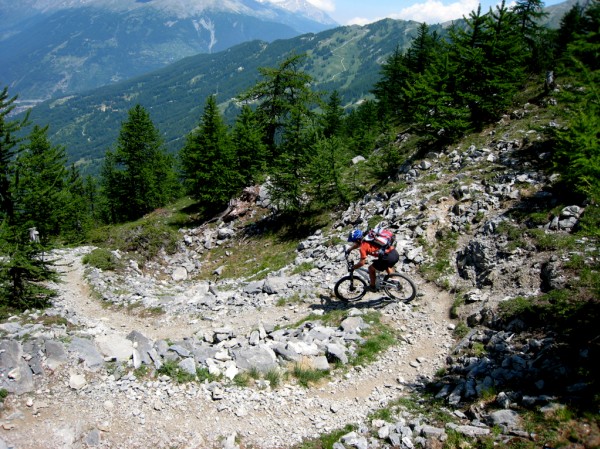 Descente des Acles : à mon avis, la plus belle descente de l'itinéraire mais aussi la plus technique et la plus physique