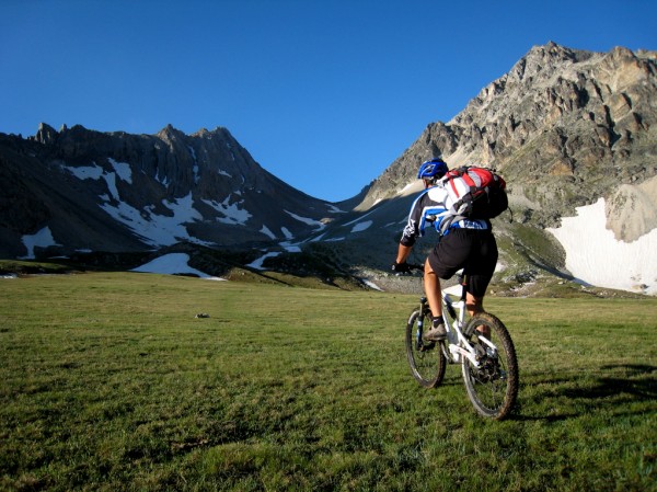 #13 Col du Vallon : La montée au col du Vallon est bien roulante, au début tout du moins !! Col du Vallon : La montée au col du Vallon est bien roulante, au début tout du moins !!