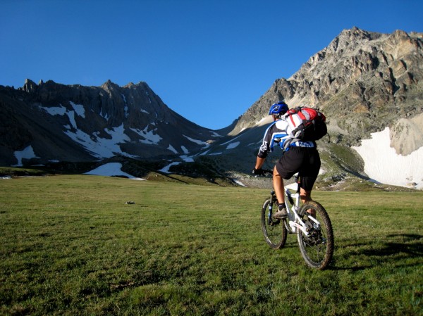 Col du Vallon : La montée au col du Vallon est bien roulante, au début tout du moins !!