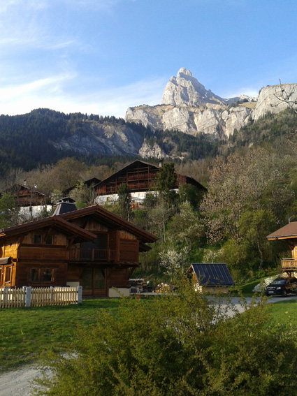 Aiguille de Varan... : ... et "petites" cabanes de montagne