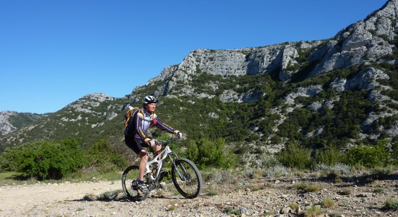 Vallon de la Tapi : Montée sur piste bien roulante