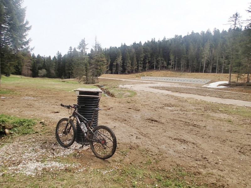 #2 Pas de tir biathlon : Bon, ben va falloir engazonner tout ça ! Pas de tir biathlon : Bon, ben va falloir engazonner tout ça !