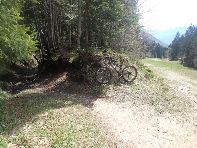 #9 Point haut du parcours : à partir de là c Point haut du parcours : à partir de là c'est 1100m de descente... chauds les freins !