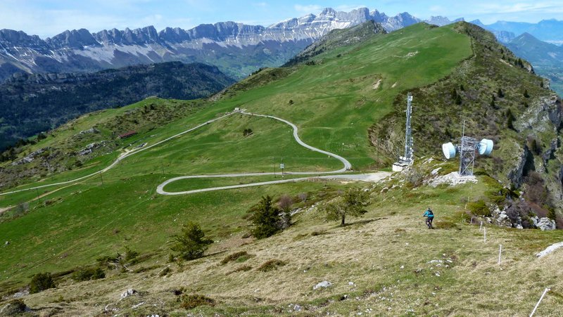 Allez on file : Fin du technique, on file au Serpaton, sa descente plutôt T2 et on boucle cette superbe rando! Merci Hervé, le Vercors, le 8 mai et dame nature qui nous a encore bien gâté!