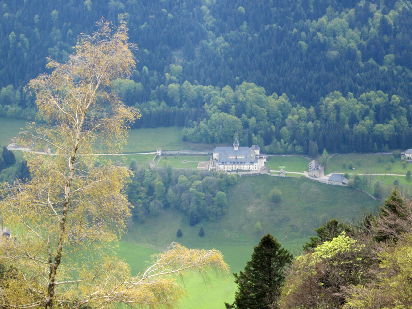 Abbaye : Vue plongeante sur l'Abbaye de Tamié