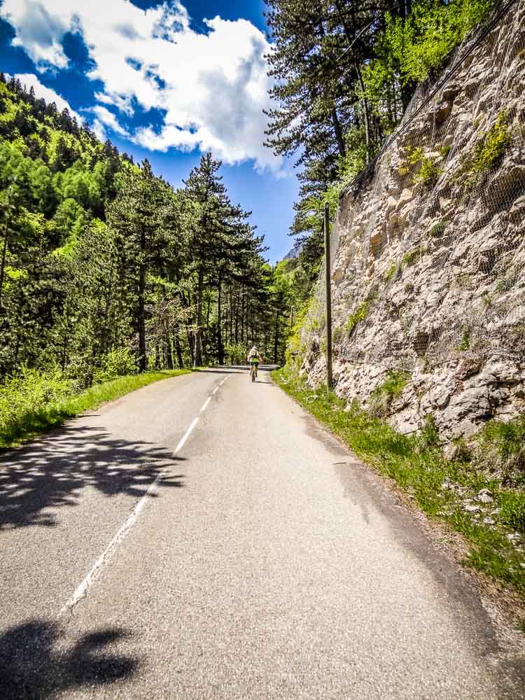 Route : La seule portion en bitume de la journée.