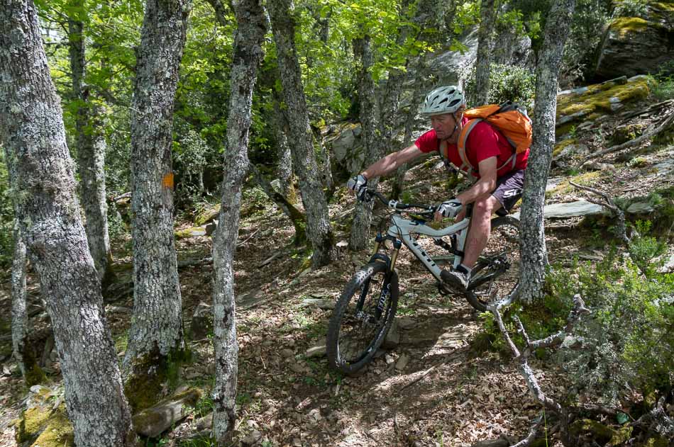 Ca s'améliore : petit sentier joueur, un peu court, dommage