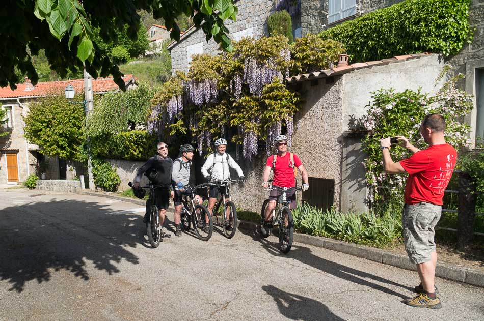 #1 Départ du gîte de Quascara : plus que quatre pour cette avant-dernière étape Départ du gîte de Quascara : plus que quatre pour cette avant-dernière étape