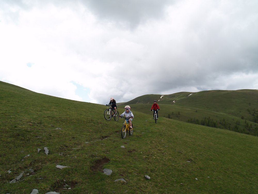 Descente sur sentier : Une première pour Maëly, et sous les gouttes de l'orage