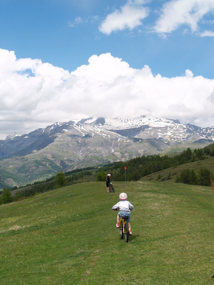 Maëly nous rejoint à vélo : Trop forte la miss