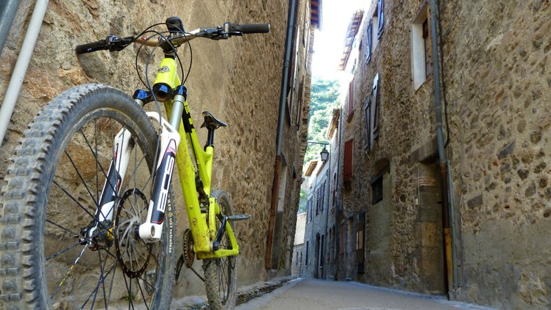 #18 2ème passage à Villefranche : Sympa cette petite rue pour re-rentrer dans la cité 2ème passage à Villefranche : Sympa cette petite rue pour re-rentrer dans la cité