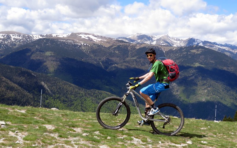 On monte sur des sommets : La montée est longue mais le paysage s'agrandit