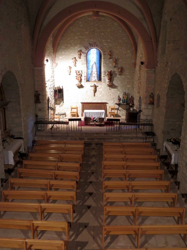 Pas d'office ce matin... : Chapelle rénovée magnifique mais pas d'office ce matin pour invoquer les dieux des singles