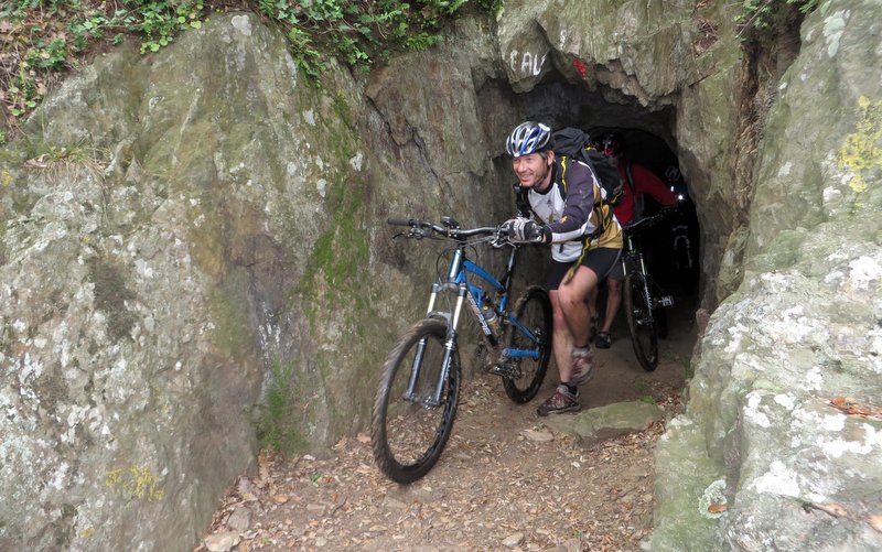 #9 Mi-tunnel : Milieu de tunnel pour la lumière Mi-tunnel : Milieu de tunnel pour la lumière