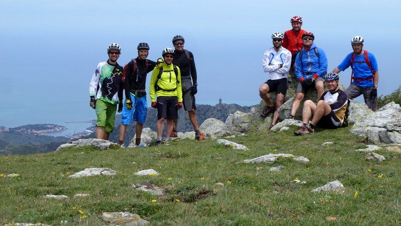 Dernière crête : avec la Madeloc dans le groupe!