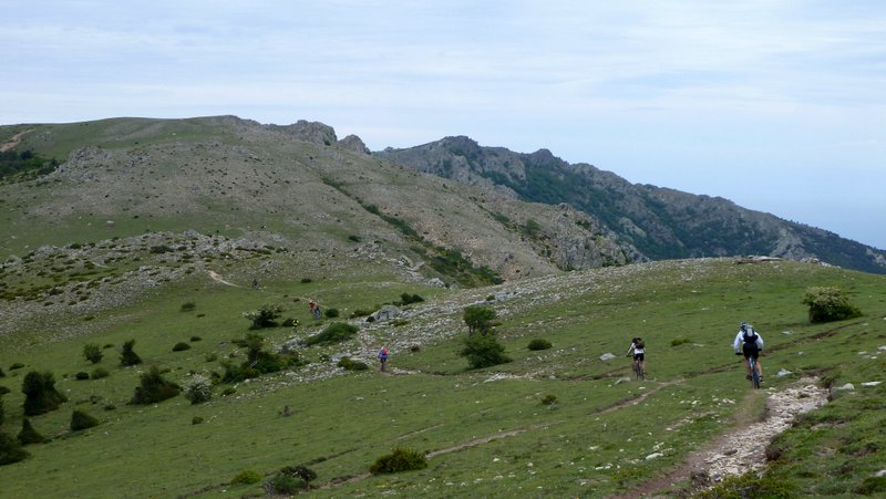 GR10 version roulant : Une belle section plaisante et la mer se rapproche