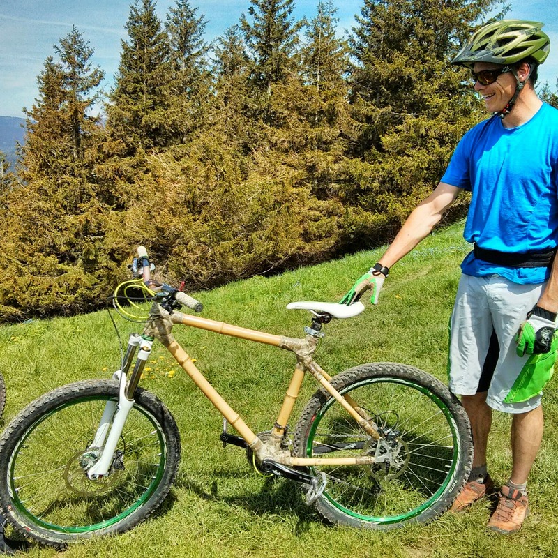 #16 Vélo en Bambou : Rencontré sur le sentier Gobert, un joli VTT en Bambou "home made", qui m Vélo en Bambou : Rencontré sur le sentier Gobert, un joli VTT en Bambou "home made", qui m'a littéralement semé dans la descente sur les plâtres...