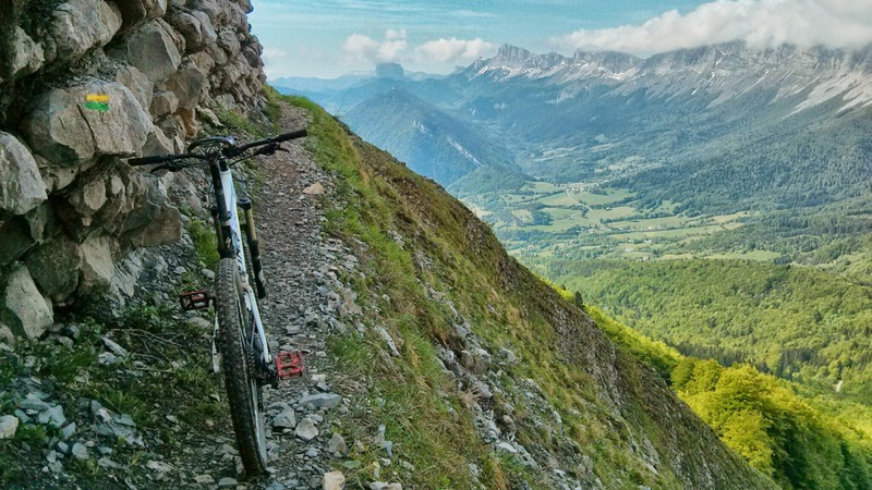 #9 Souvent Exposé : chemin étroit: Cintres larges > prudence Souvent Exposé : chemin étroit: Cintres larges > prudence