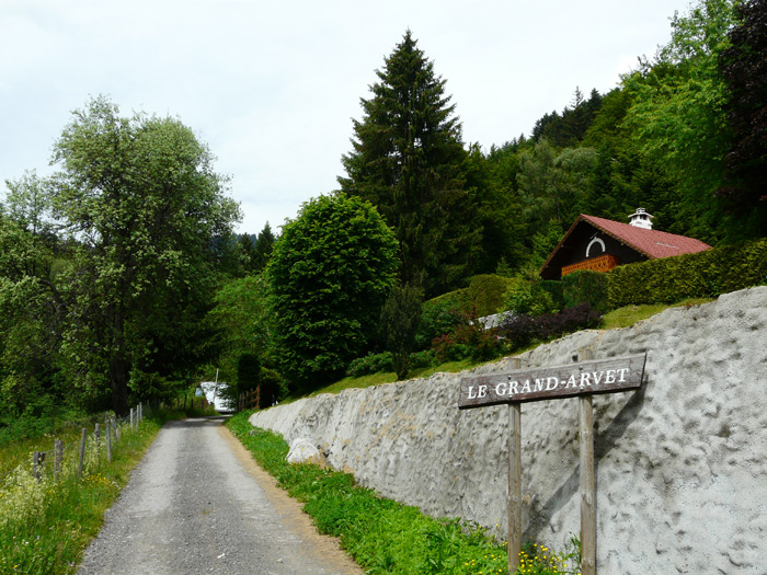 Grand Arvet : Après une raide montée route