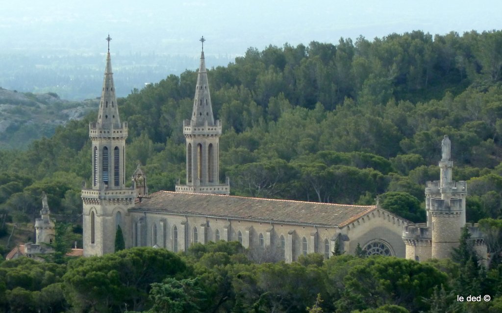 #7 Abbaye : St Michel de Frigolet. Un oasis de paix, de pèlerinages et de prières. Abbaye : St Michel de Frigolet. Un oasis de paix, de pèlerinages et de prières.