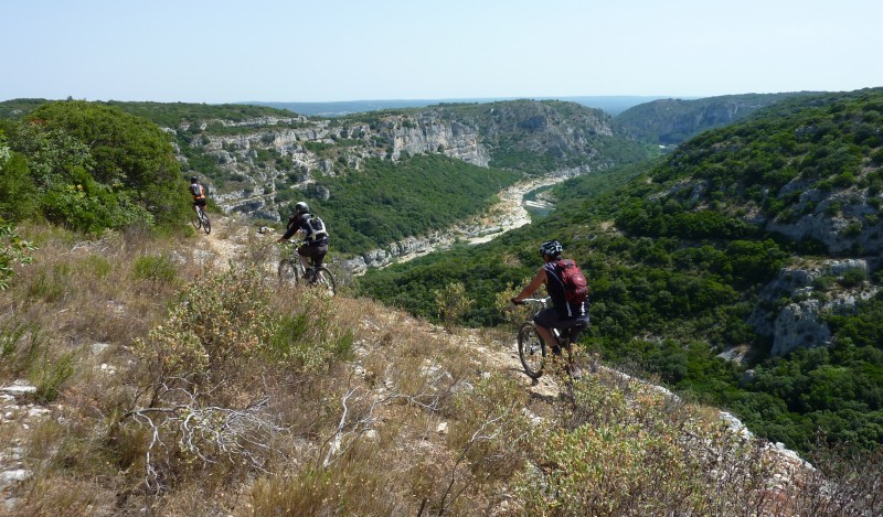 #14 Sentier balcon : avec le Gardon en point de mire Sentier balcon : avec le Gardon en point de mire