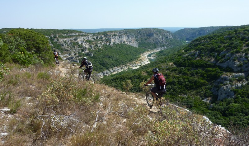 Sentier balcon : avec le Gardon en point de mire