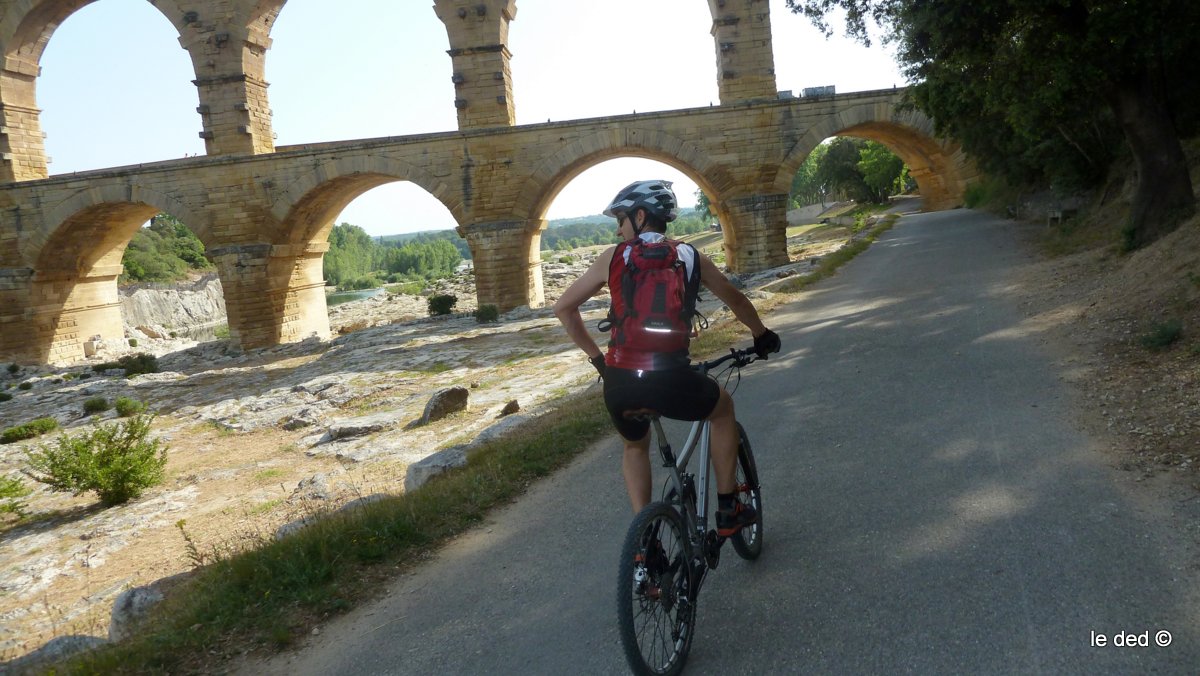#11 le Pont du Gard : un des points clefs de la balade concoctée par nos 4 Sudistes, j le Pont du Gard : un des points clefs de la balade concoctée par nos 4 Sudistes, j'ai nommé Alain, Henri, Kakou et Nono.