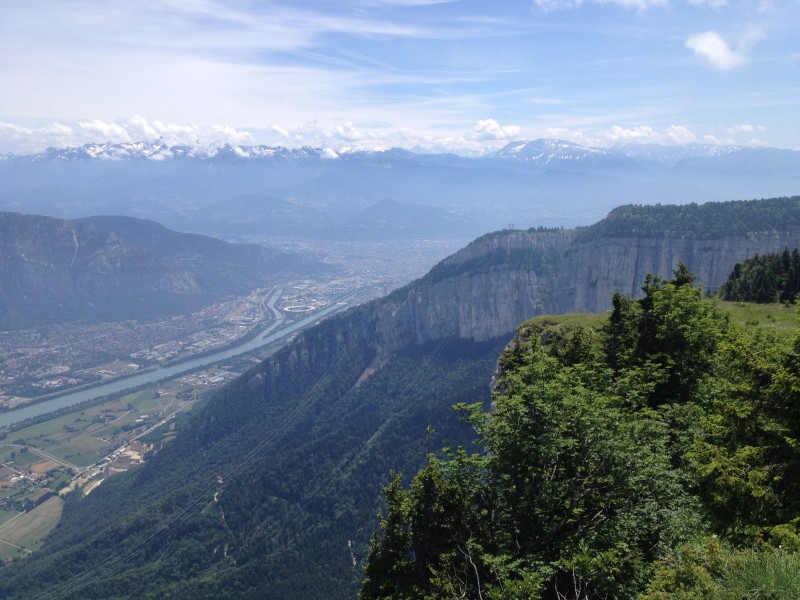 Sommet de La Sure : Beau panorama depuis le sommet de La Sure sur Grenoble et son fameux Y.