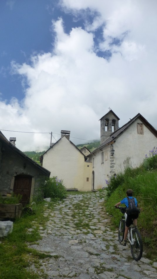 Les Tourres : Sympathique hameau d'alpage (habité)