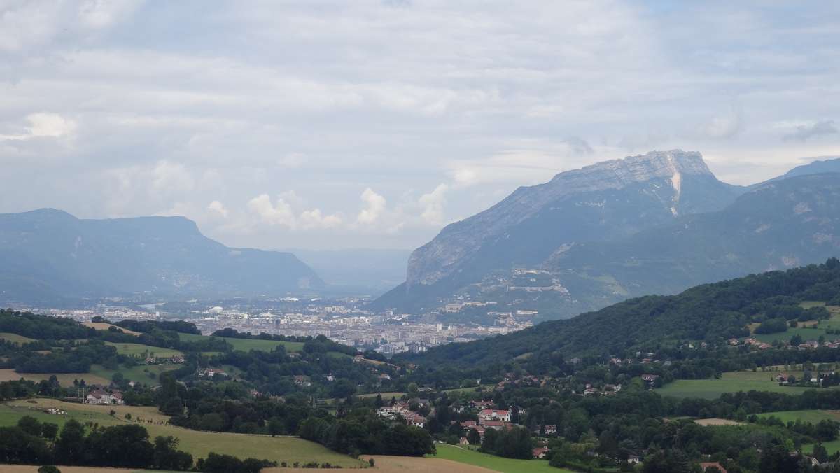 #3 Grenoble : les aretes du Néron se détachent Grenoble : les aretes du Néron se détachent