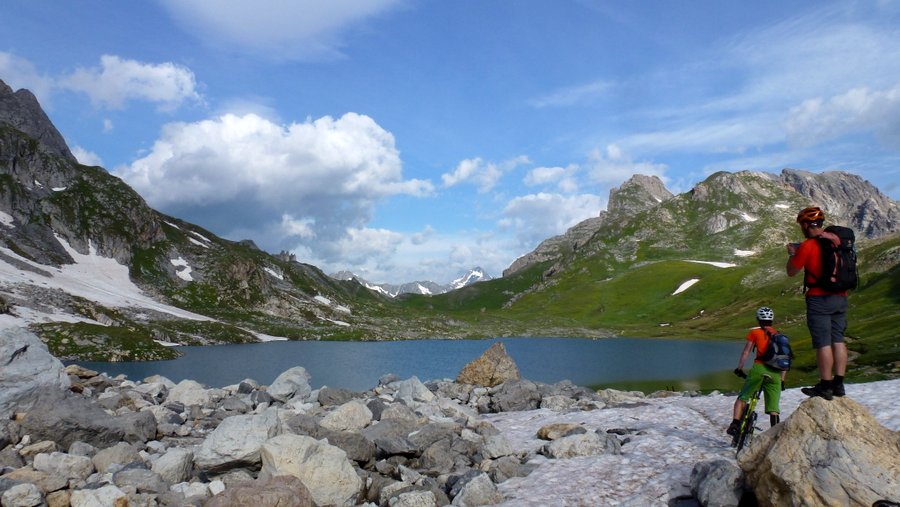 Seuil des Rochilles : Le lac Rond plein ras bord