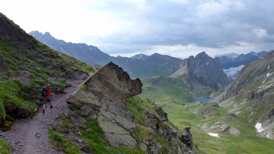 Cela change chaque minute : Incroyable au fil du passage des nuages