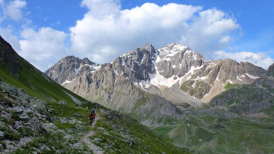 Balcon Ouest... : ...du Pic de la ceinture ou une autre super option pour rejoindre le lac des Cerces et ne pas mettre les pieds dans la neige! Enorme beau!