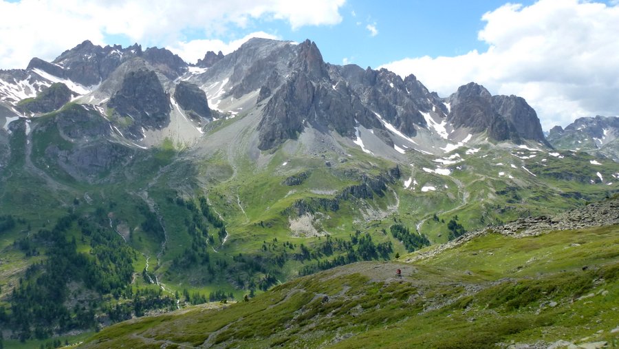 Samy dans l'immensité : Dernière descente face aux Cerces avant la piste des Drayères